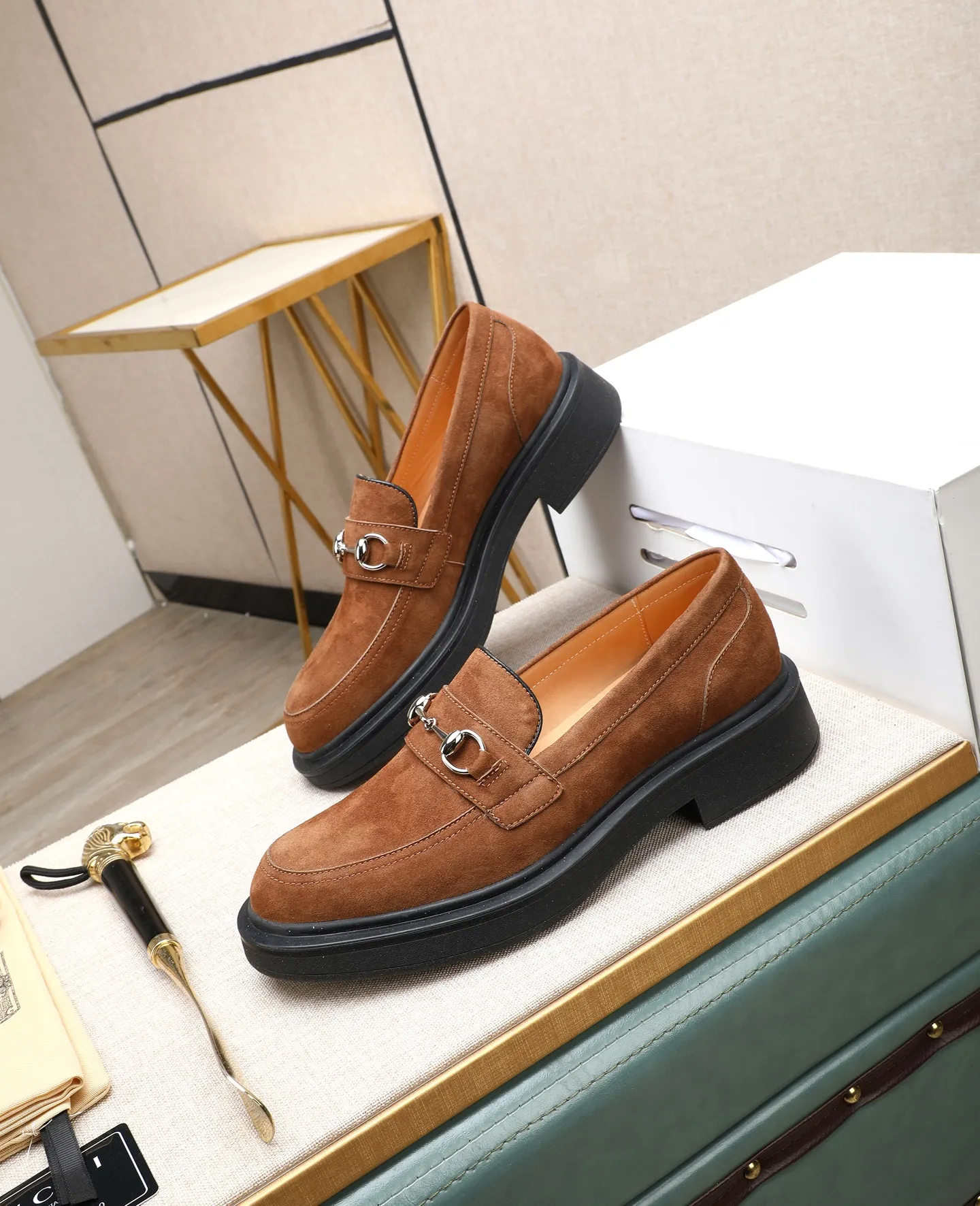 Men's shoes 💰520 (high-end, all cowhide) GUCCI high-end formal leather shoes, original imported fabrics from Italy, cowhide lining, original hardware. I believe you will be struck by it from the first moment you see it. The avant-garde atmosphere can no longer fully interpret its elegance. AAA grade rubber outsole, super comfortable. The original counter last guarantees its original version and quality. The simple upper ensures its comfort and breathability. A pair of truly good shoes has its own unique soul, famous quality, regular size 38-44 (45 customized)